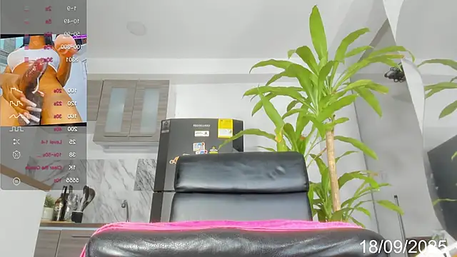 Snapshot of Rose_Dowson22 chatting on 09-18-25, 10:23 Rose Dowson22 online show from 09-18-25, 10:23