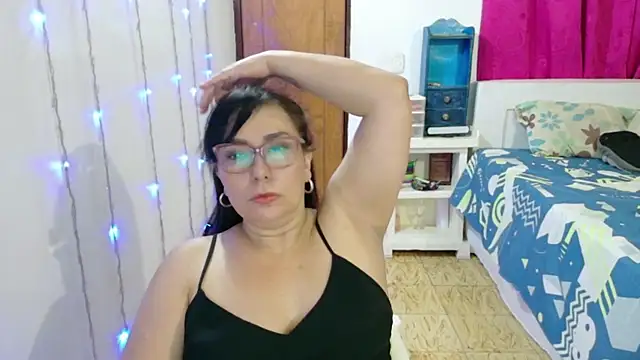 Snapshot of hottplay chatting on 09-14-25, 10:36 hottplay online show from 09-14-25, 10:36