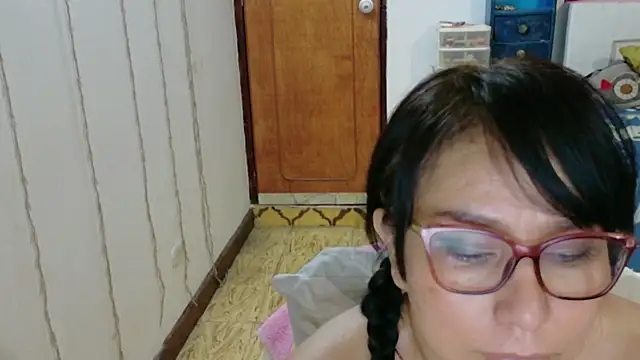 Snapshot of hottplay chatting on 09-17-25, 12:18 hottplay online show from 09-17-25, 12:18