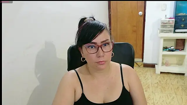 Snapshot of hottplay chatting on 11-01-25, 03:58 hottplay online show from 11-01-25, 03:58