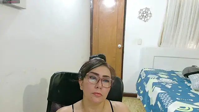 Snapshot of hottplay chatting on 11-07-25, 09:26 hottplay online show from 11-07-25, 09:26