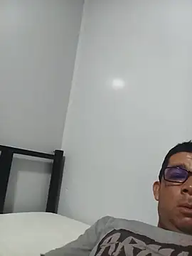 Snapshot of El-reyleon chatting on 06-06-26, 04:12 El-reyleon online show from 06-06-26, 04:12