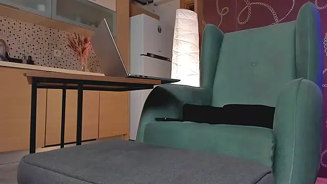 Snapshot of Yourfreebird chatting on 02-09-25, 12:41 Yourfreebird online show from 02-09-25, 12:41