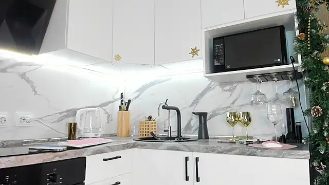 Snapshot of Lex_Love chatting on 12-29-24, 05:01 Lex Love online show from 12-29-24, 05:01