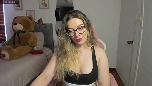 Snapshot of samysweet_8 chatting on 05-08-26, 01:38 samysweet 8 online show from 05-08-26, 01:38