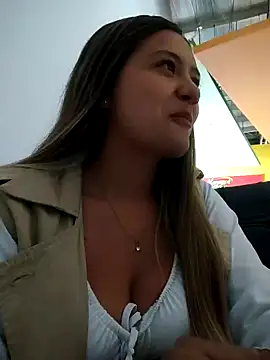 Snapshot of alana_69 chatting on 01-09-25, 05:54 alana 69 online show from 01-09-25, 05:54