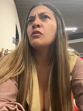 Snapshot of alana_69 chatting on 01-21-25, 07:28 alana 69 online show from 01-21-25, 07:28