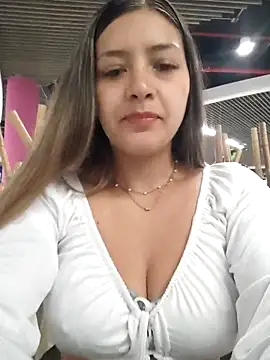 Snapshot of alana_69 chatting on 02-14-25, 03:26 alana 69 online show from 02-14-25, 03:26