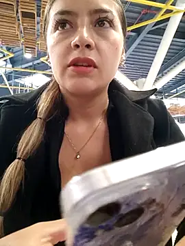 Snapshot of alana_69 chatting on 02-19-25, 03:38 alana 69 online show from 02-19-25, 03:38