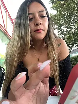 Snapshot of alana_69 chatting on 02-26-25, 07:27 alana 69 online show from 02-26-25, 07:27