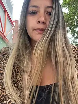 Snapshot of alana_69 chatting on 03-05-25, 08:00 alana 69 online show from 03-05-25, 08:00