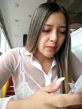 Snapshot of alana_69 chatting on 03-19-25, 04:34 alana 69 online show from 03-19-25, 04:34