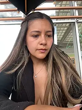 Snapshot of alana_69 chatting on 03-22-25, 04:37 alana 69 online show from 03-22-25, 04:37