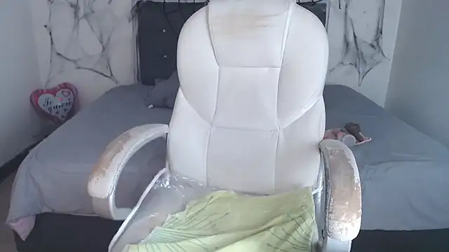 selena yourmilf online show from 10-14-25, 03:02