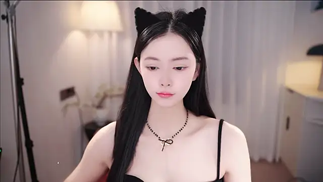 Ocean--Lili online show from 11-24-25, 02:17