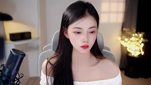 Snapshot of Ocean--Lili chatting on 07-21-26, 02:19 Ocean--Lili online show from 07-21-26, 02:19