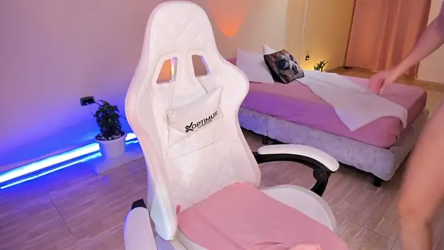 Snapshot of carleee_winter chatting on 09-11-25, 12:44 carleee winter online show from 09-11-25, 12:44