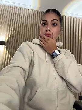 Sarasanders 4 online show from 11-25-25, 02:55