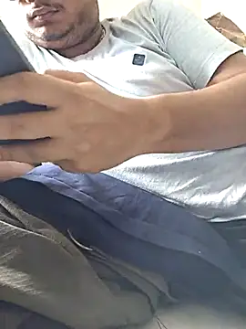 Snapshot of thebrownboi01 chatting on 09-28-25, 04:51 thebrownboi01 online show from 09-28-25, 04:51