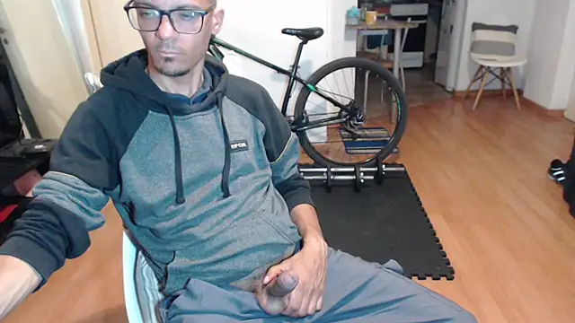 guachin hunk online show from 10-19-25, 06:25