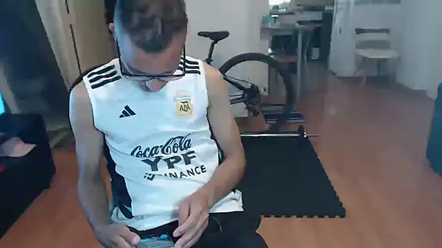 Snapshot of guachin_hunk chatting on 11-01-25, 02:08 guachin hunk online show from 11-01-25, 02:08