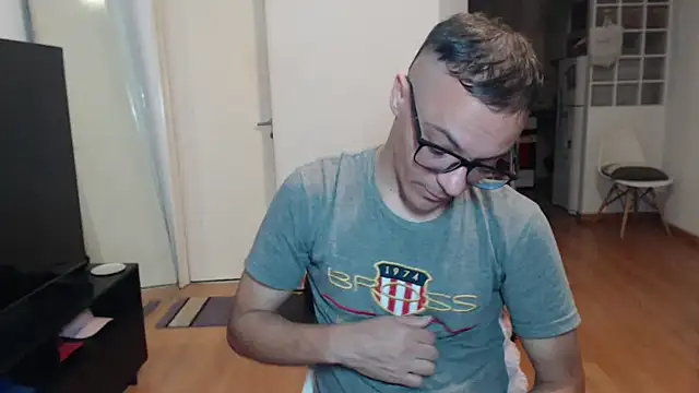 Snapshot of guachin_hunk chatting on 05-14-26, 03:24 guachin hunk online show from 05-14-26, 03:24