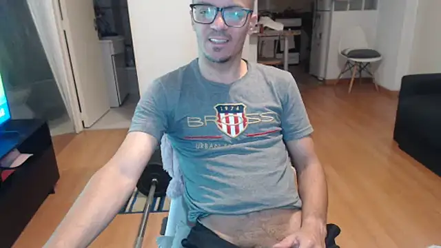 Snapshot of guachin_hunk chatting on 06-04-26, 03:23 guachin hunk online show from 06-04-26, 03:23