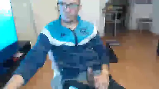 Snapshot of guachin_hunk chatting on 06-05-26, 06:57 guachin hunk online show from 06-05-26, 06:57