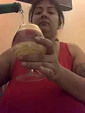 Snapshot of Madsion23 chatting on 12-27-24, 01:00 Madsion23 online show from 12-27-24, 01:00