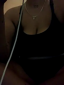 Snapshot of Madsion23 chatting on 10-14-25, 09:15 Madsion23 online show from 10-14-25, 09:15