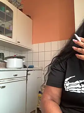 Snapshot of Madsion23 chatting on 10-17-25, 09:34 Madsion23 online show from 10-17-25, 09:34