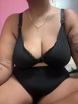 Snapshot of Madsion23 chatting on 12-16-25, 08:14 Madsion23 online show from 12-16-25, 08:14