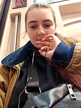 Snowbunnycake 131 online show from 11-20-25, 02:34