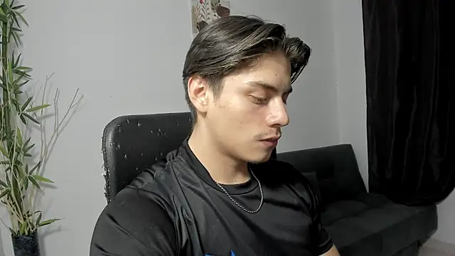 Giordano Russo online show from 12-20-24, 01:25