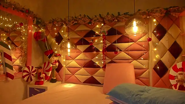 Snapshot of _kaarla_ chatting on 12-28-24, 03:04  kaarla  online show from 12-28-24, 03:04