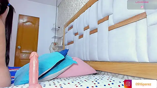 Snapshot of _kaarla_ chatting on 09-10-25, 07:14  kaarla  online show from 09-10-25, 07:14