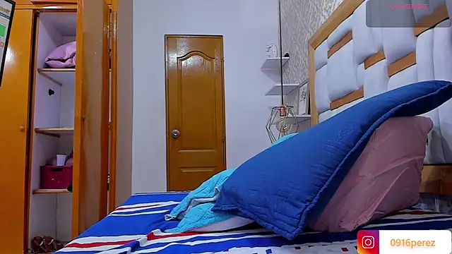 Snapshot of _kaarla_ chatting on 09-13-25, 07:13  kaarla  online show from 09-13-25, 07:13