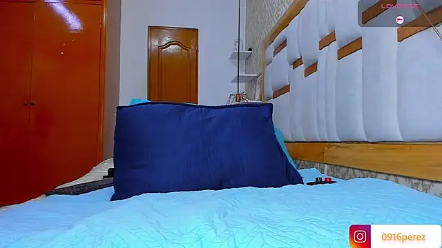 Snapshot of _kaarla_ chatting on 09-24-25, 07:17  kaarla  online show from 09-24-25, 07:17