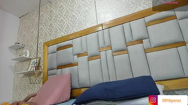 Snapshot of _kaarla_ chatting on 10-10-25, 07:13  kaarla  online show from 10-10-25, 07:13