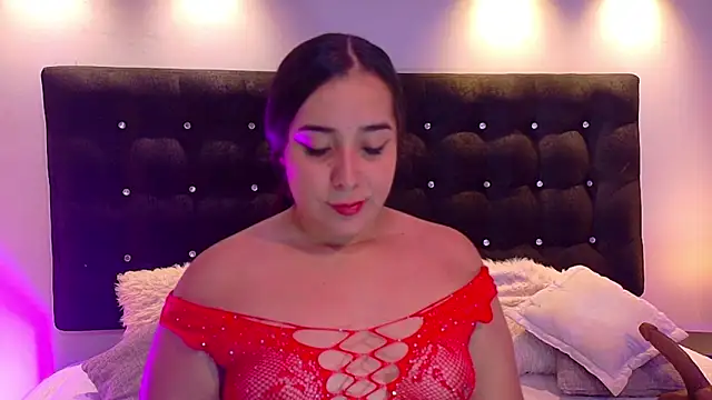 Snapshot of ValenScott1 chatting on 12-17-24, 12:00 ValenScott1 online show from 12-17-24, 12:00