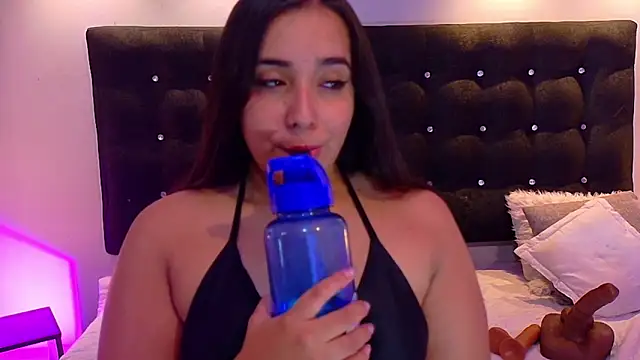 Snapshot of ValenScott1 chatting on 12-17-24, 03:06 ValenScott1 online show from 12-17-24, 03:06