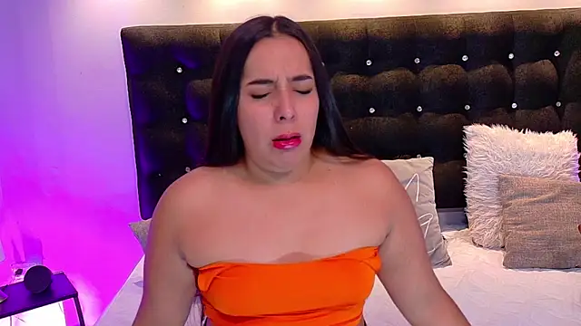 Snapshot of ValenScott1 chatting on 02-08-25, 01:01 ValenScott1 online show from 02-08-25, 01:01