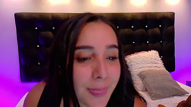 Snapshot of ValenScott1 chatting on 02-11-25, 04:24 ValenScott1 online show from 02-11-25, 04:24