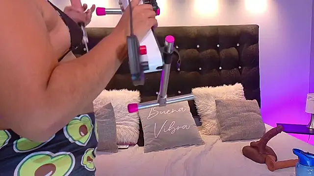 Snapshot of ValenScott1 chatting on 02-13-25, 05:01 ValenScott1 online show from 02-13-25, 05:01