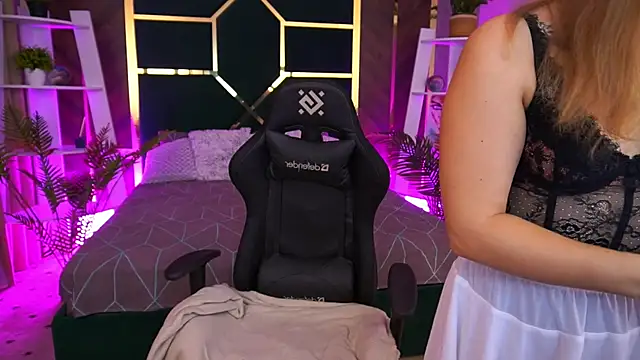 CassandraGood online show from 09-23-25, 08:39