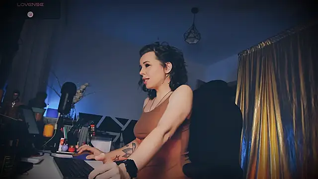 LisaDove online show from 03-01-25, 01:53