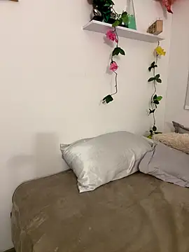 oriana zoeee online show from 10-30-25, 12:12