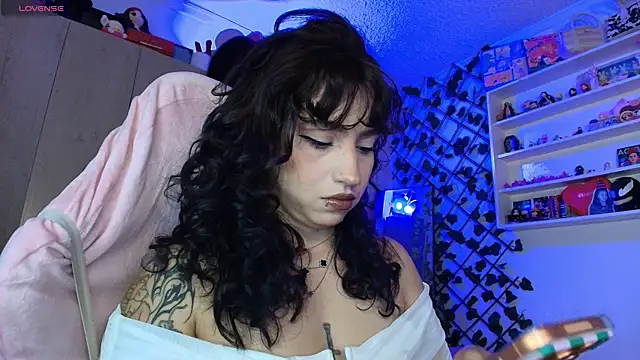 Snapshot of valenor_ chatting on 05-08-26, 03:34 valenor online show from 05-08-26, 03:34