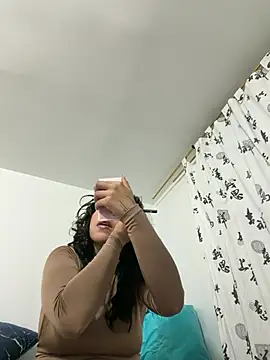 Snapshot of valenor_ chatting on 05-29-26, 04:10 valenor online show from 05-29-26, 04:10