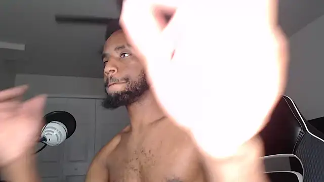 Snapshot of ChrisVacher chatting on 10-07-25, 12:30 ChrisVacher online show from 10-07-25, 12:30